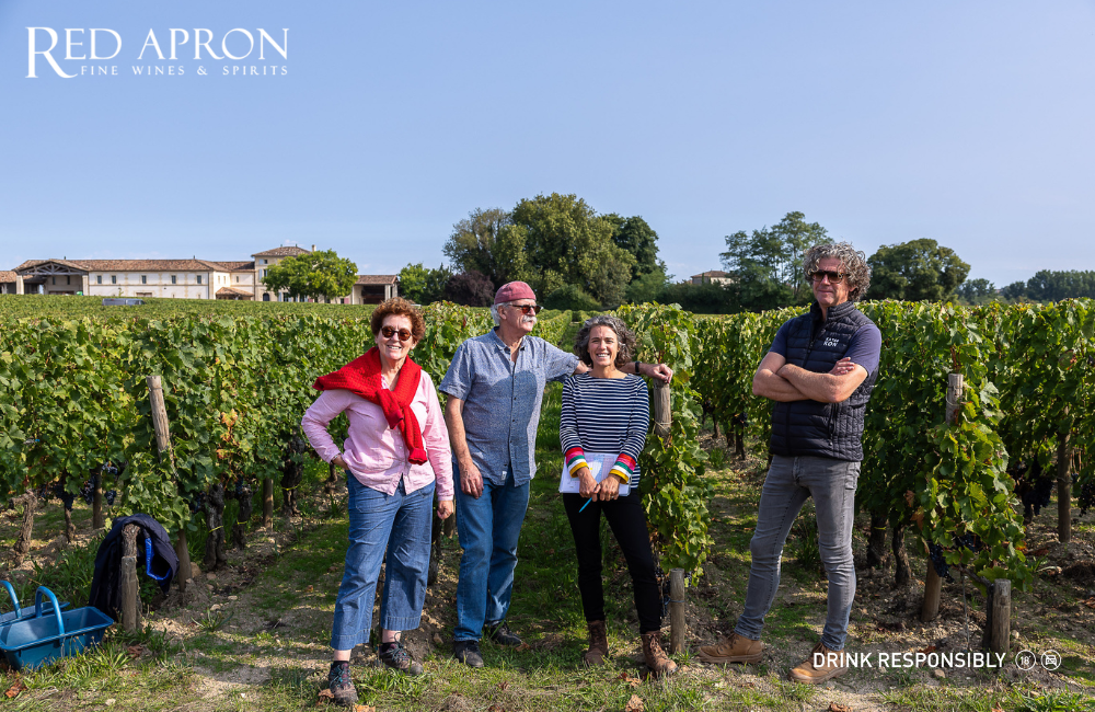 Gia đình Guinaudeau, chủ nhân nhà làm rượu vang Chateau Lafleur, tại vườn nho Pomerol