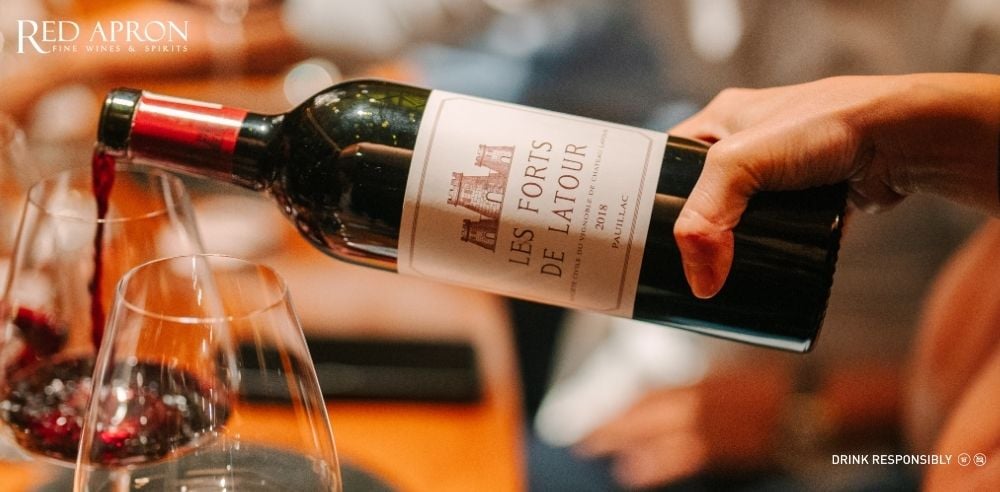 Set quà tặng rượu vang Chateau Latour với hộp sang trọng, phù hợp cho nhu cầu biếu tặng cao cấp của khách hàng doanh nghiệp và giới sưu tầm tại Việt Nam.