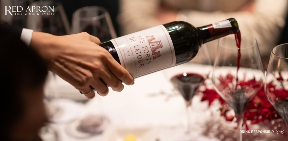 Ba chai rượu vang Chateau Latour gồm Grand Vin, Les Forts de Latour và Pauillac de Latour, sắp xếp theo phong cách đậm đà, cân bằng và dễ uống để người thưởng thức dễ chọn theo khẩu vị.