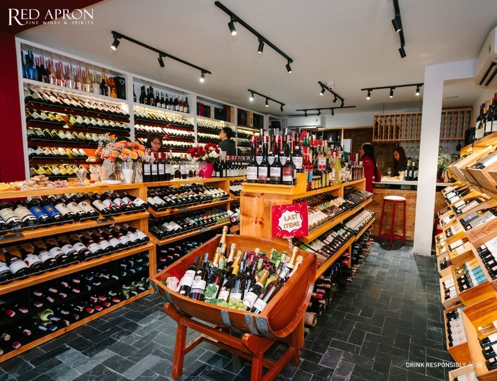 Chai Chateau Montlabert Saint Emilion Grand Cru trưng bày tại Red Apron