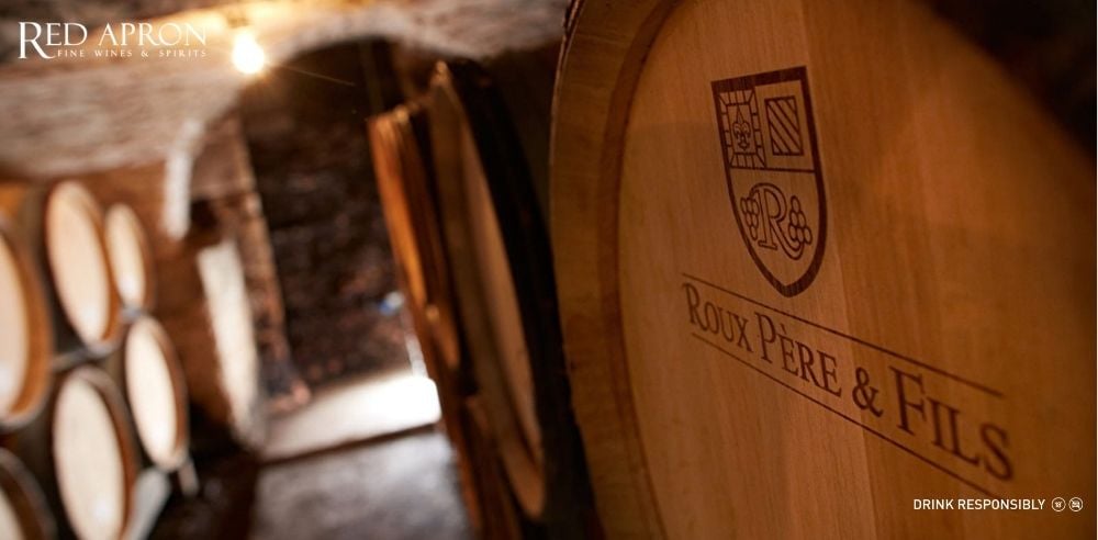 Chai Domaine Roux Père et Fils thuộc Cote de Nuits như Chambolle‑Musigny hoặc Vougeot 1er Cru.