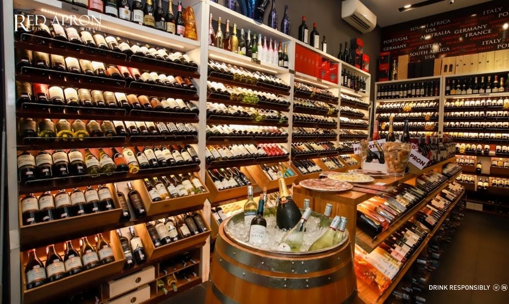 Cửa hàng Red Apron Fine Wines & Spirits trưng bày rượu vang cao cấp
