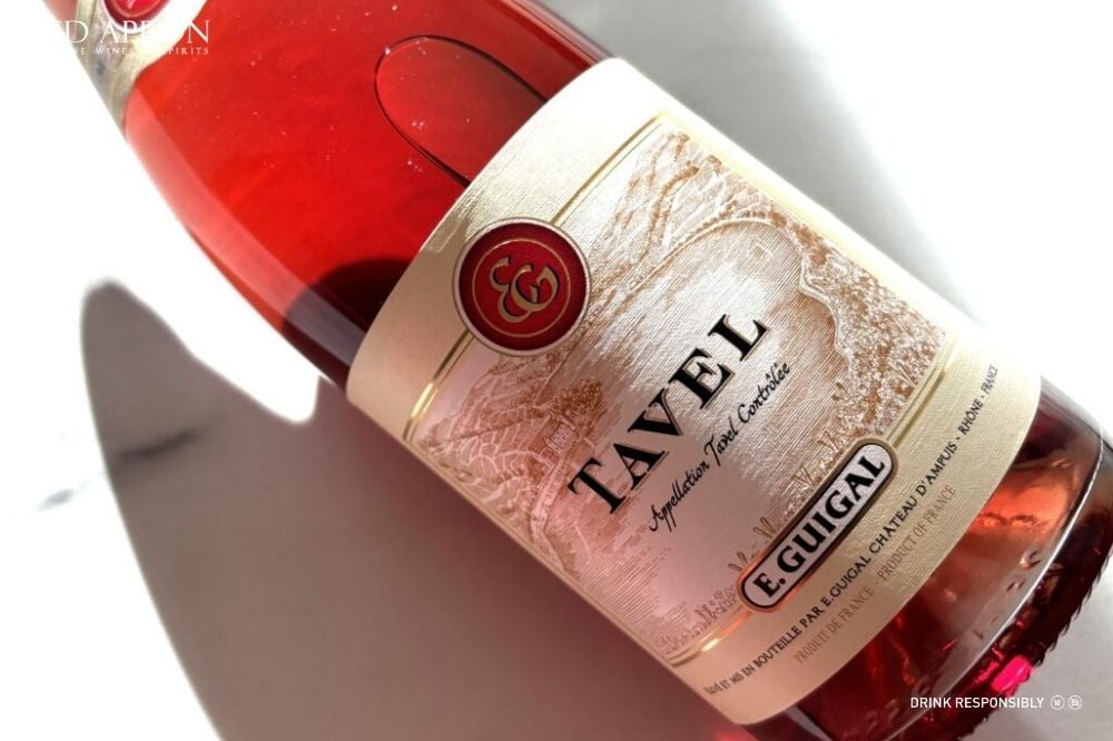 Chai Guigal Rosé Tavel nổi bật với màu hồng đậm đặc trưng của vùng Tavel