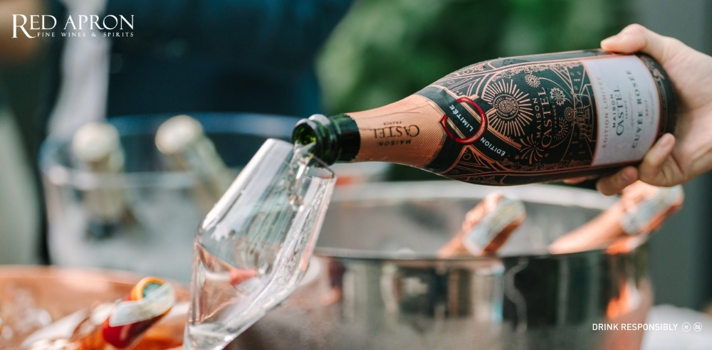 Chai vang nổ hồng Maison Castel Cuvée Rosée Sparkling Rosé Brut Limited Edition; màu hồng thanh lịch, bọt mịn; giá 550.000đ.
