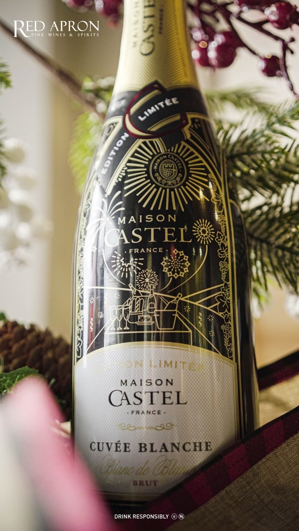 Chai vang nổ Maison Castel Cuvée Blanche Blanc de Blancs Limited Edition; bọt khí mịn, hương cam quýt và bánh mì nướng; giá 500.000đ.