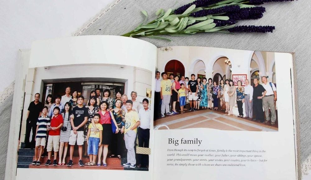 Album ảnh gia đình nhiều thế hệ làm quà Tết cho ông bà