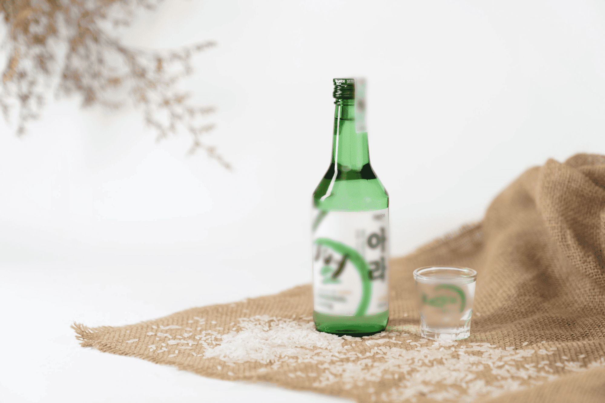 Rượu Soju truyền thống có vị đậm đà, nhẹ nhàng và thanh thoát với hương gạo tự nhiên