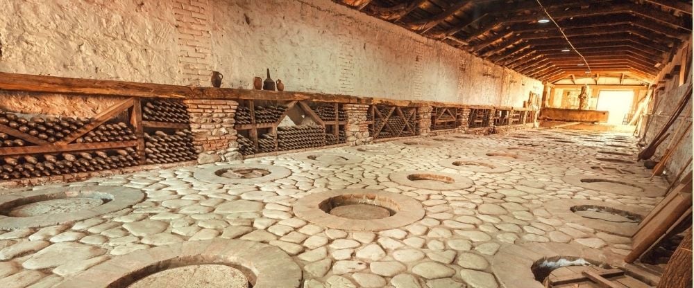 Vùng Kakheti tại Gruzia nổi tiếng với phương pháp sản xuất rượu vang cam Qvevri