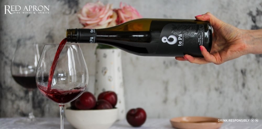 Rượu vang đỏ Te Pa Pinot Noir Marlborough (New Zealand), hương cherry và dâu chín, tannin mượt; phù hợp thịt nướng, phô mai, bánh trung thu nhân mặn.