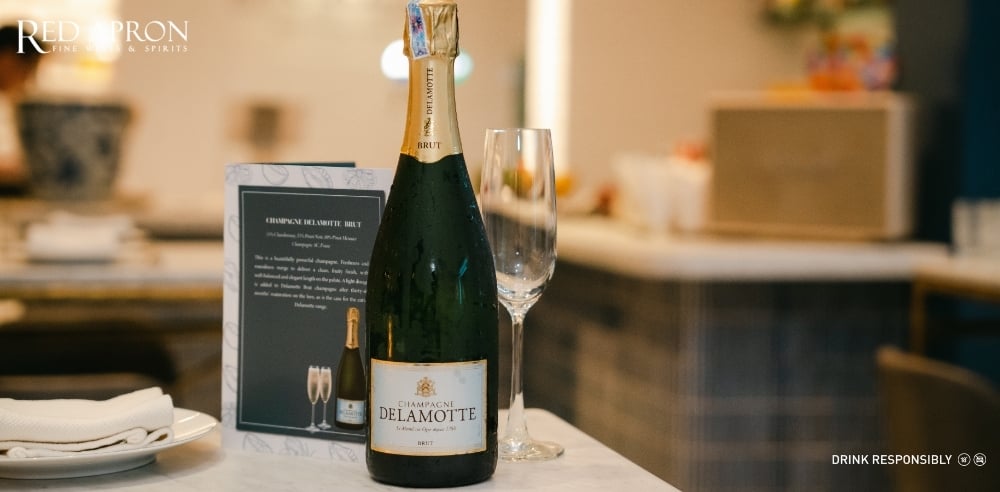 Champagne Delamotte Brut (Champagne, Pháp) bọt mịn, hương táo xanh, bánh mì hoa cúc; lý tưởng cho khai vị, sushi và bánh trung thu nhân sen.