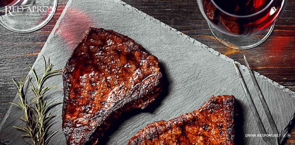 Món Âu kết hợp rượu vang Saint Julien: thịt cừu nướng, sườn sốt vang đỏ, nấm xào bơ tỏi.