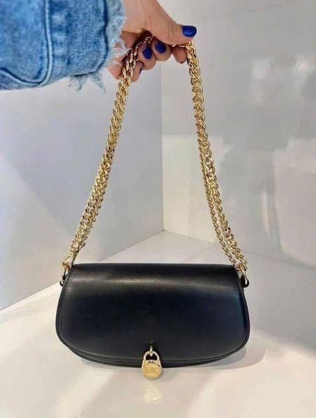 Có Nên Mua Hàng Outlet Không? Sự Thật Về Outlet Mà Nhiều Người Chưa Biết