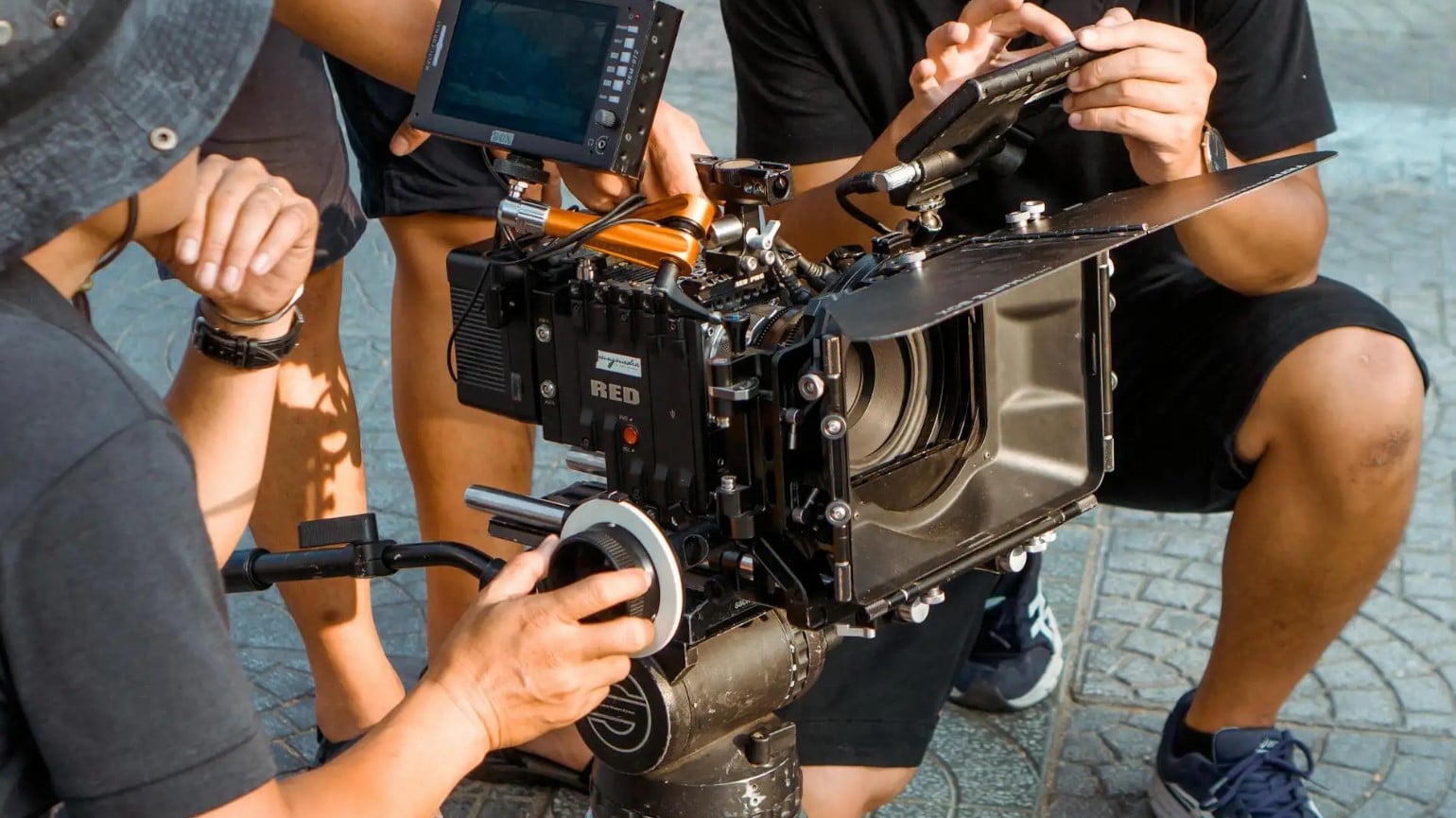 quay dựng video theo yêu cầu