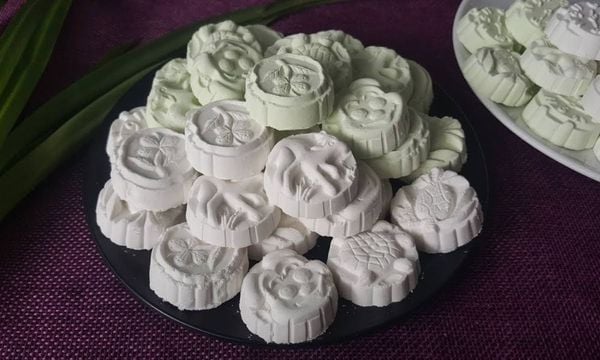 Cách làm bánh phục linh (bánh in) lá dứa cốt dừa