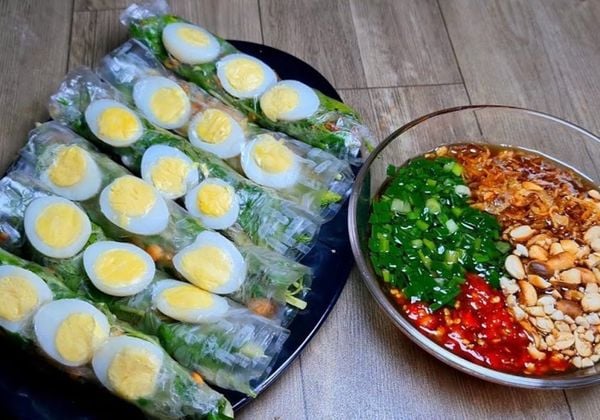 2 Cách làm bánh tráng cuốn trứng cút ngon chuẩn vị, ăn là mê