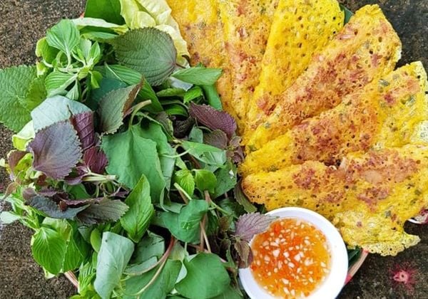Bánh xèo ăn với rau gì? Gợi ý 15 loại rau ăn kèm bánh xèo