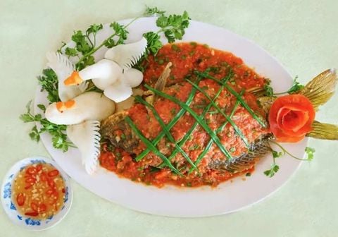 Hướng dẫn làm cá chép sốt cà chua đậm đà cho bữa cơm nhà