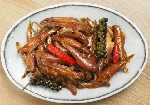 Cách làm cá cơm kho đậm đà màu sắc hấp dẫn cho bữa cơm nhà