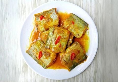 Cách làm cá hố kho nghệ vàng thơm hấp dẫn đơn giản tại nhà