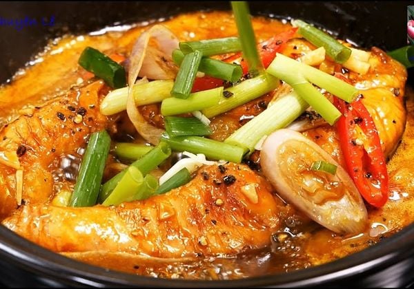 Cách làm cá hồi kho tộ đậm đà hấp dẫn cho bữa cơm nhà
