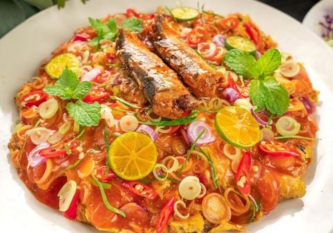 Cách làm cá mòi sốt cà chua ngon mềm đậm vị mà đơn giản