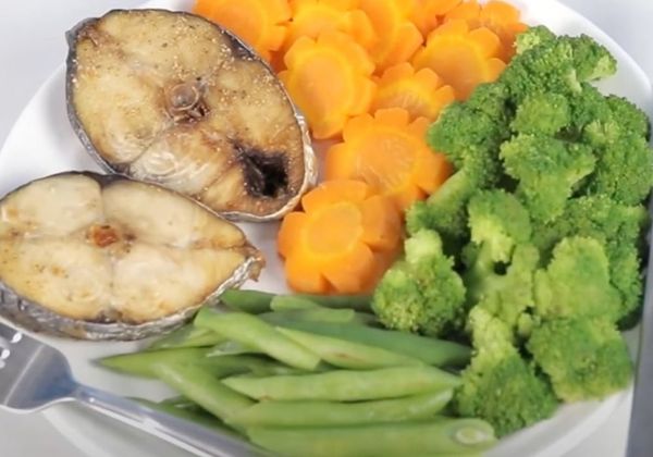 Cách làm cá thu nướng rau củ ngon bổ dưỡng cho cả nhà