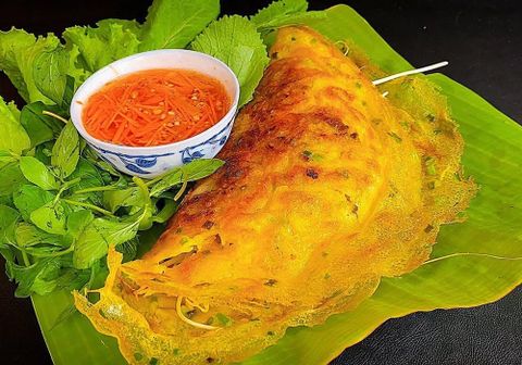 Cách chiên bánh xèo giòn lâu vàng đều, không bị vỡ