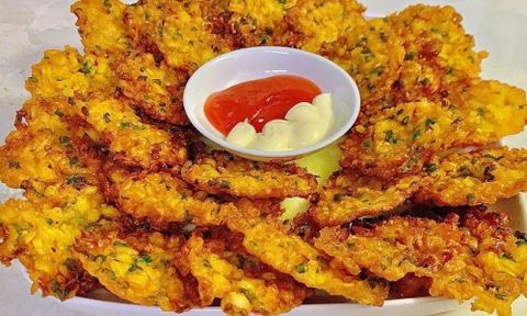 Cách làm bánh bắp chiên giòn vàng rụm hấp dẫn tại nhà