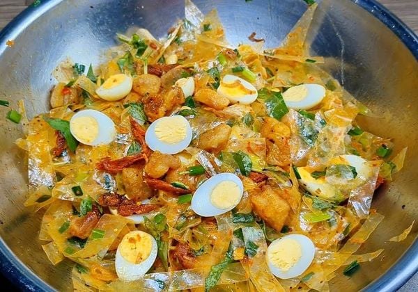 Cách làm bánh tráng trộn mỡ hành ngon chuẩn vị vỉa hè