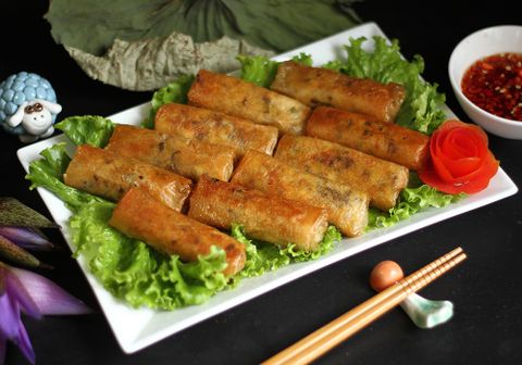 Cách làm chả giò chay đậu xanh, hạt sen, khoai môn thơm béo