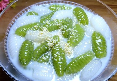 Cách làm chè sago lá dứa xanh mát với hạt sago dẻo mềm