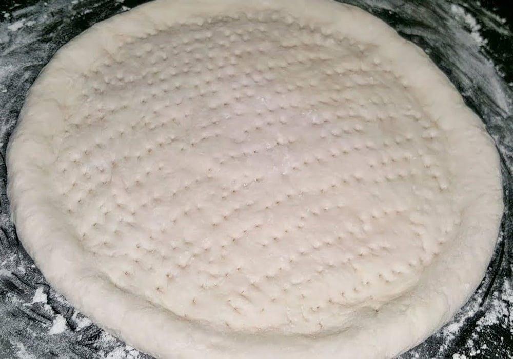Cách làm đế bánh pizza giòn xốp, đơn giản tại nhà