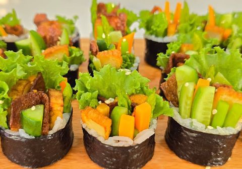 Hướng dẫn làm kimbap chay cuộn rau củ, thanh mát cho ngày hè
