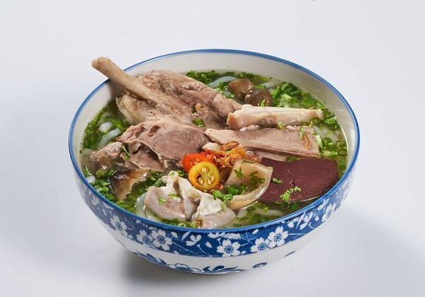 Cách nấu bánh canh xương heo nước dùng ngọt tự nhiên