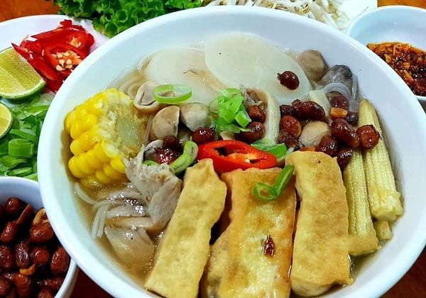 Hướng dẫn nấu hủ tiếu chay thanh đạm, chuẩn vị Sài Gòn