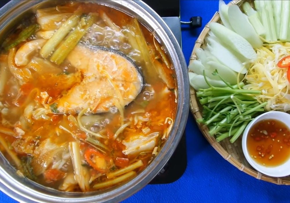 3 Cách nấu lẩu cá hồi thơm ngon đậm đà, đơn giản tại nhà