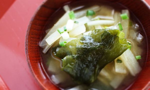 Hướng dẫn nấu canh rong biển củ cải hạt sen thanh đạm, dễ tiêu