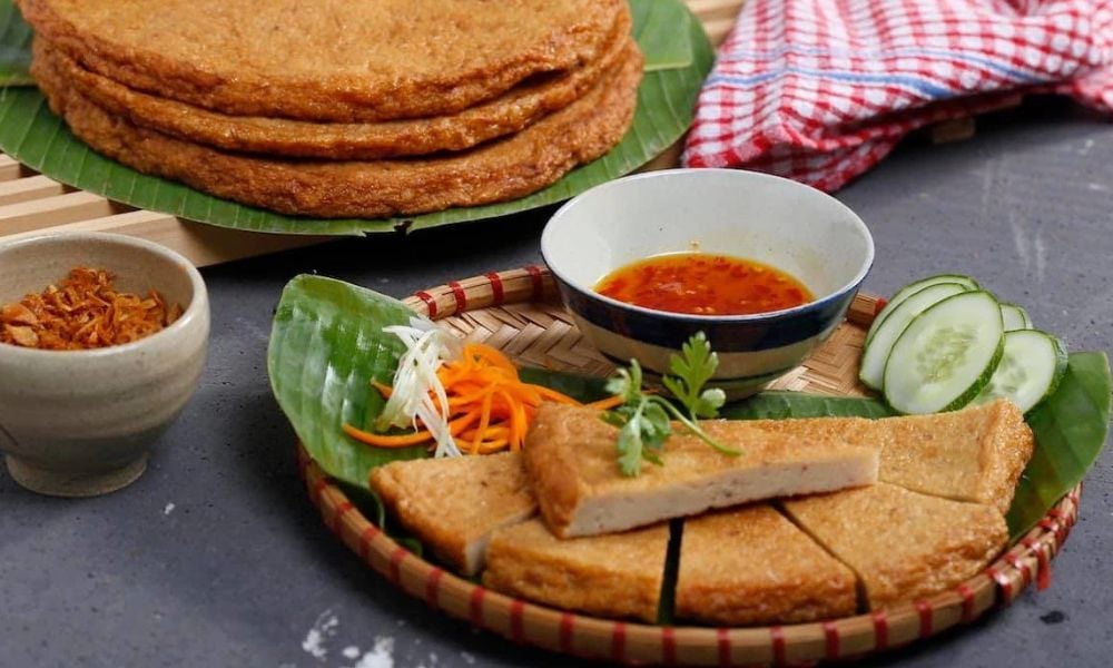 Hướng dẫn làm chả cá chiên nước mắm, sốt cà chua ngon