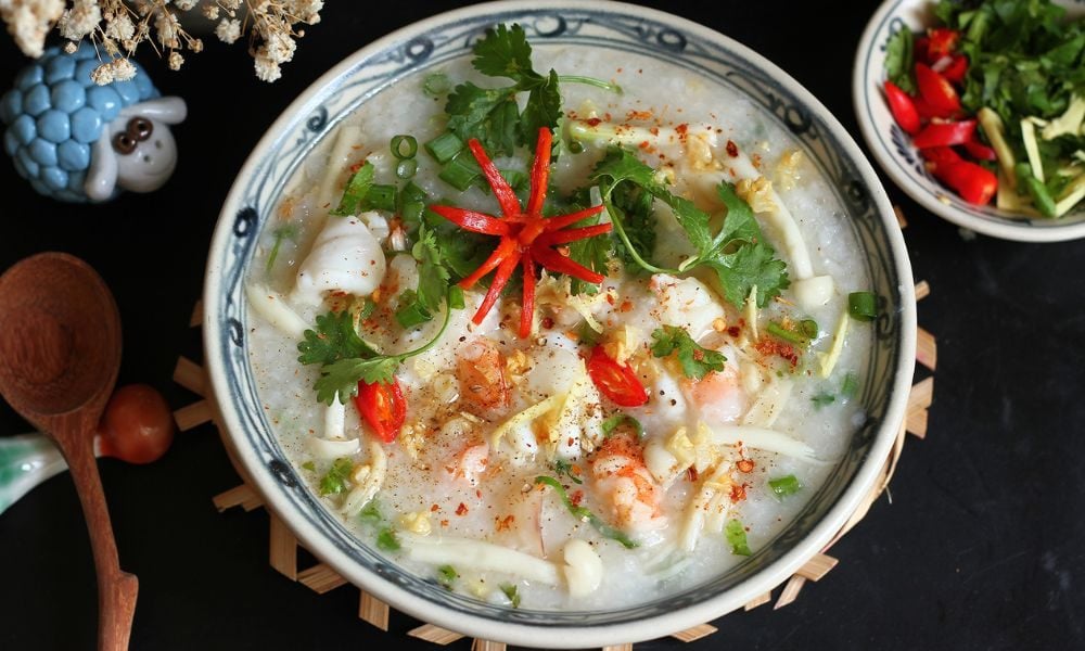 Cách nấu cháo hải sản ngọt nước, không tanh ai ăn cũng thích