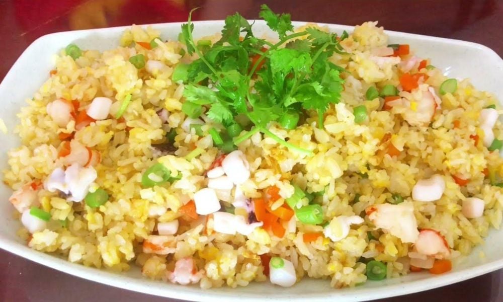 Cách làm cơm chiên hải sản hạt tơi, vàng ươm đẹp mắt