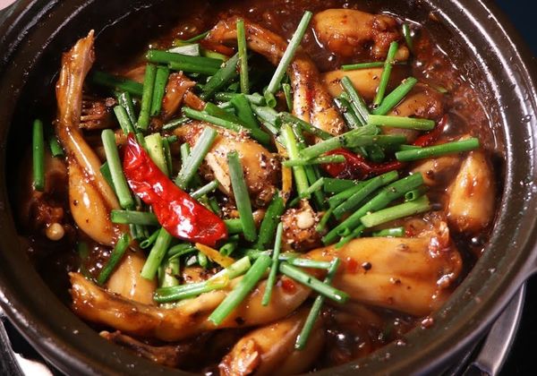 Cách làm ếch kho tộ đậm đà chuẩn vị, lạ miệng mà hao cơm