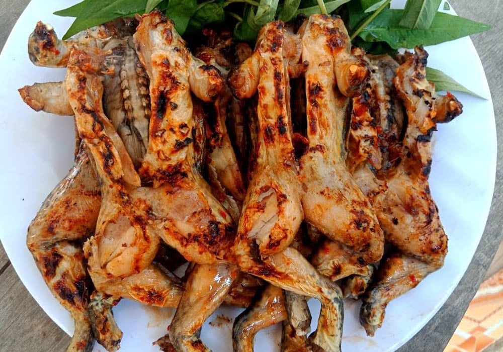 2 cách làm ếch nướng muối ớt và sa tế cay thơm đậm đà