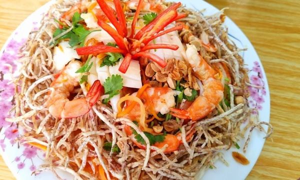 Cách làm gỏi khoai môn hải sản chiên giòn, lạ miệng