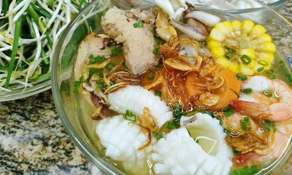 Hướng dẫn nấu hủ tiếu hải sản nước lèo trong vắt, dinh dưỡng