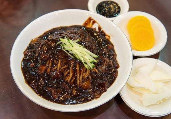 Hướng dẫn làm mì tương đen Hàn Quốc chuẩn vị mà đơn giản