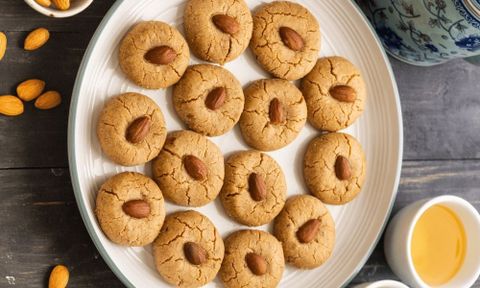 Cách làm bánh hạnh nhân giòn thơm béo ngậy tại nhà