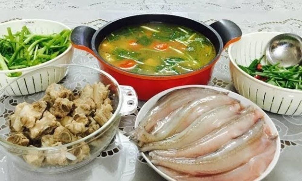 Cách nấu lẩu cá khoai măng chua ngọt thanh, thơm lừ