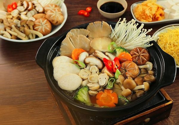 Cách nấu lẩu chay chua cay thơm ngon cho dịp sum họp cuối tuần
