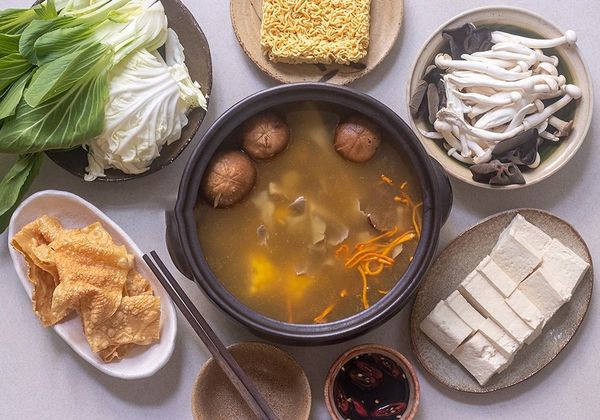 Hướng dẫn nấu lẩu nấm chay ngọt thanh, giàu dinh dưỡng tại nhà