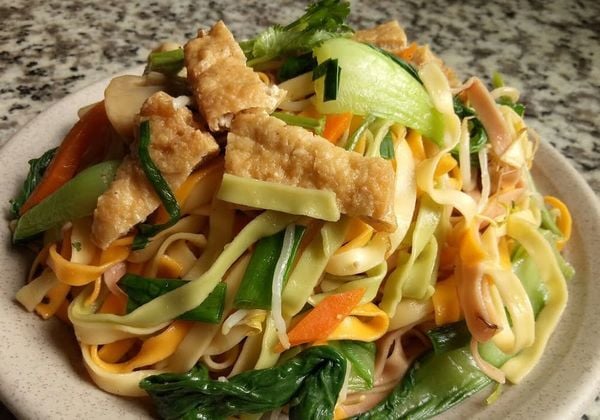 Cách làm mì xào thập cẩm chay ngon hấp dẫn cho bữa sáng
